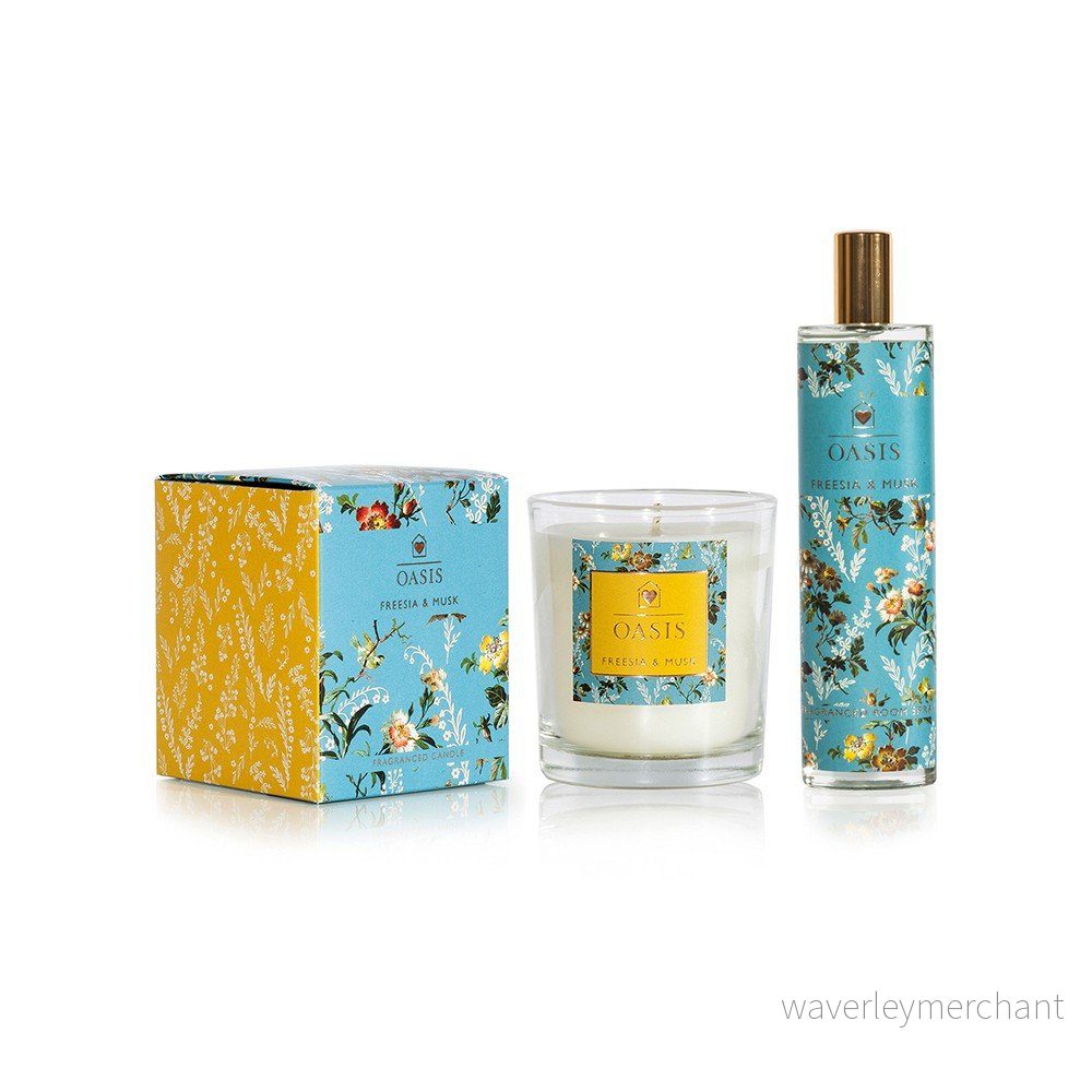 Set vonné svíčky a interiérového vonného spreje s vůní frézie a pižma Bahoma London Oasis Leighton v:1222836