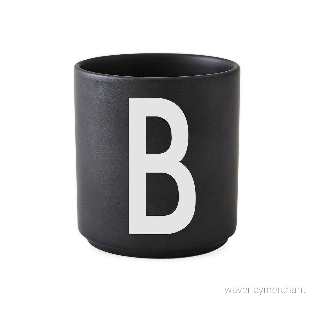 Černý porcelánový hrnek Design Letters Alphabet B, 250 ml v:1418063 Černý porcelánový hrnek Design Letters Alphabet B, 250 ml v:1418063