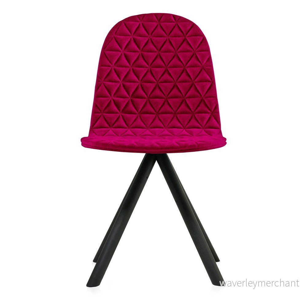 Růžová židle s černými nohami Iker Mannequin Triangle v:746556