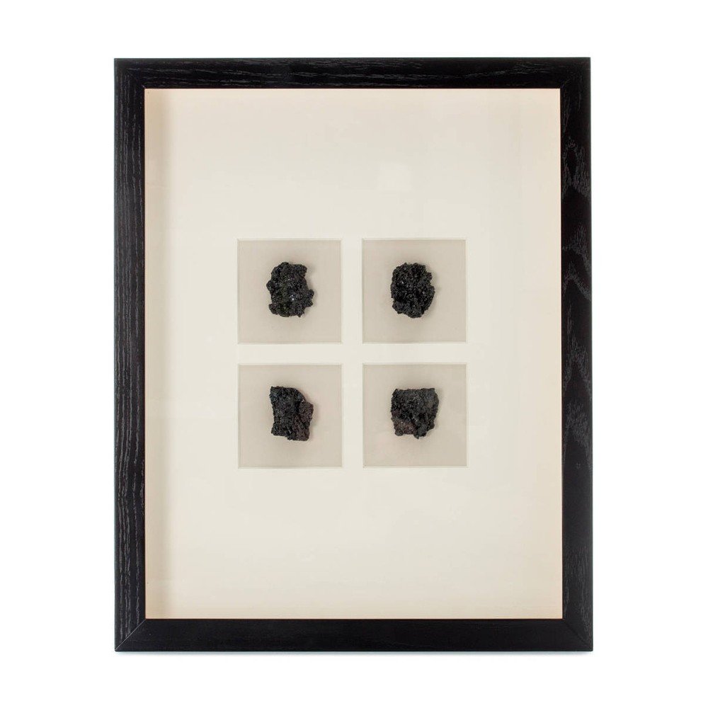 Nástěnná dekorace v rámu s 4 černými nerosty Vivorum Mineral, 51,5 x 41,5 cm v:857972