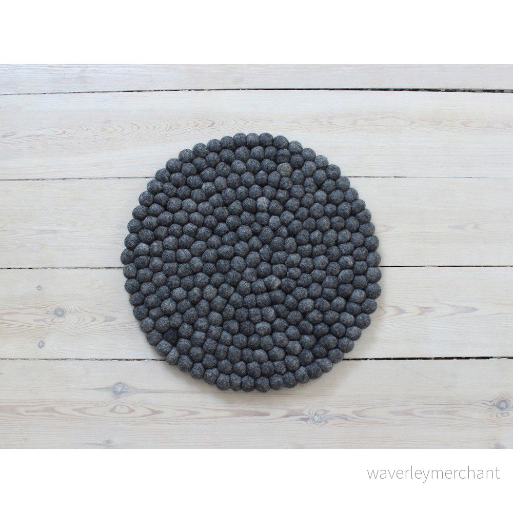 Antracitový kuličkový vlněný podsedák Wooldot Ball Chair Pad, ⌀ 39 cm v:1341035