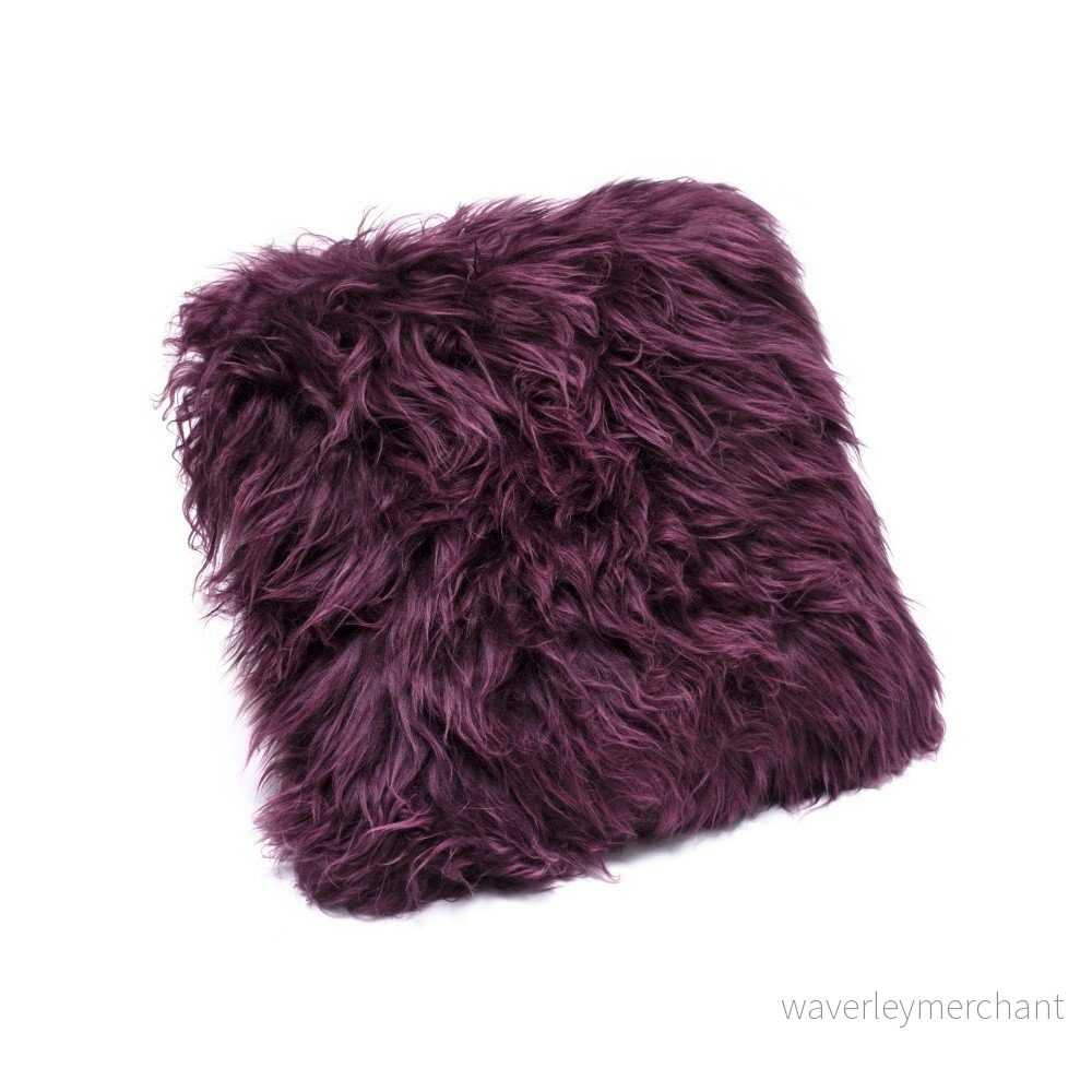 Fialový polštář z ovčí kožešiny Royal Dream Sheepskin, 45 x 45 cm v:953852